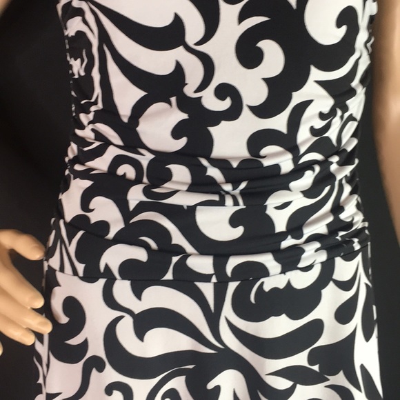 ♥️SOLD♥️Size 8 Stunning Dress on Hourglass Figure! - Picture 7 of 8